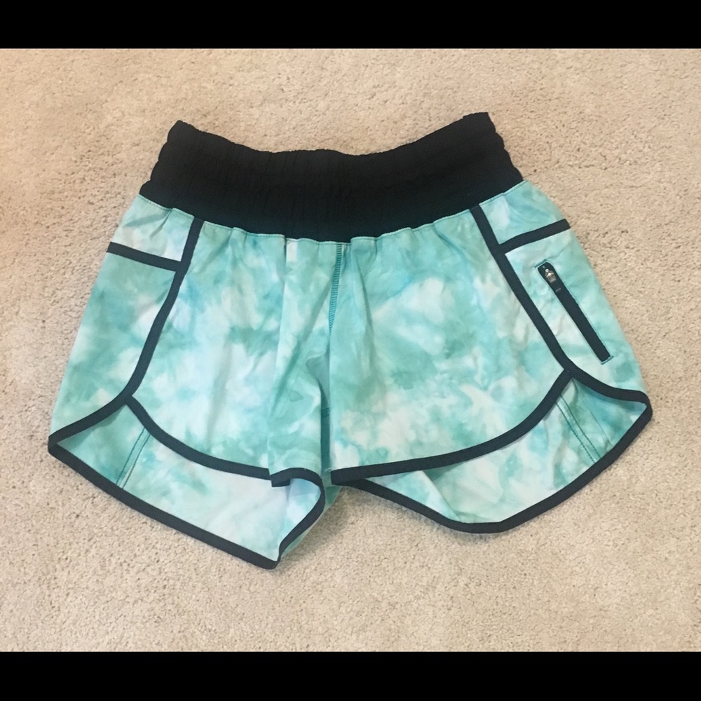 Size 6 lululemon shorts
